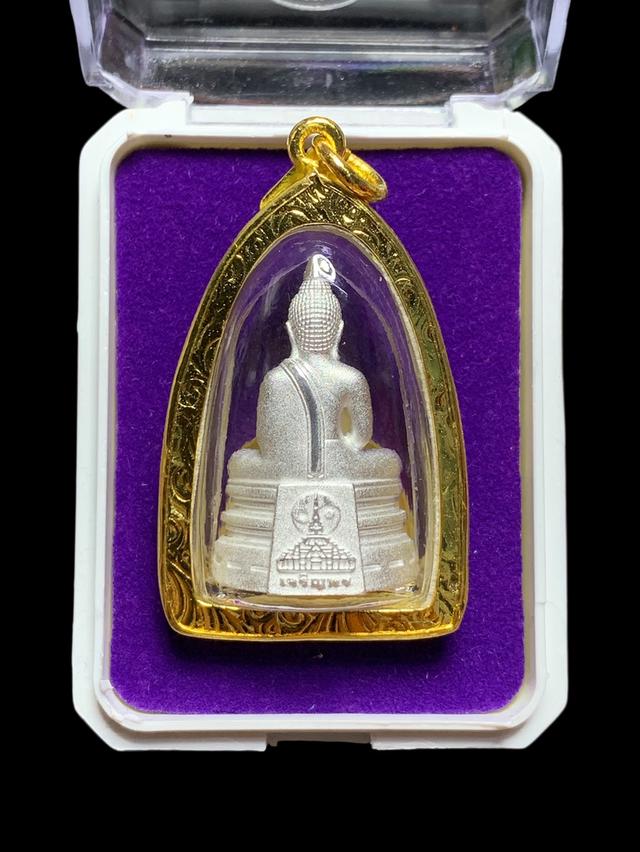 กริ่งลอยองค์ พิมพ์ใหญ่ รุ่น เจริญพร 2569 หลวงพ่อโสธร วัดโสธรวราราม วรวิหาร แปดริ้วเนื้อชุบเงิน แจกในพิธี เข้ากรอบทองไมครอนขึ้นคอพร้อมบูชาได้เลยค่ะ รูปที่ 6