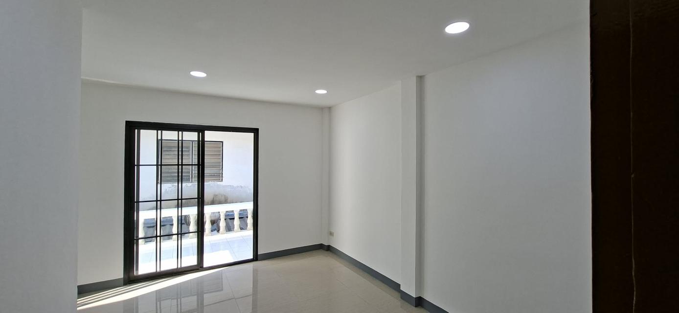 ทาวน์เฮ้าส์ ซอยรามอินทรา46 หมู่บ้าน บก.ทหารสูงสุด รีโนเวทใหม่ พร้อมอยู่ ทำเลดีใกล้รถไฟฟ้า 10