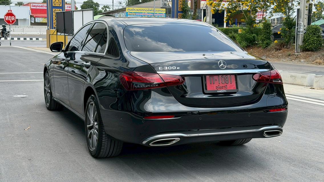 Mercedes-Benz E300e Avantgarde Facelift 2024 สีดำ มีไฟแนนซ์เหลือเปลี่ยนสัญญาผ่อนต่อได้ไม่ต้องใช้เงินออกรถ รูปที่ 6