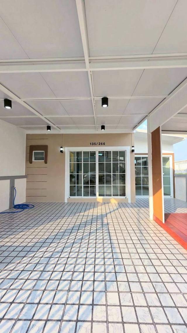 หมู่บ้านพิมลราช1 บางบัวทอง ทาวน์เฮาส์ชั้นเดียว  ตกแต่งใหม่พร้อมอยู่ ถนนบ้านกล้วย  ทำเลสวยหน้าบ้านกว้าง 19