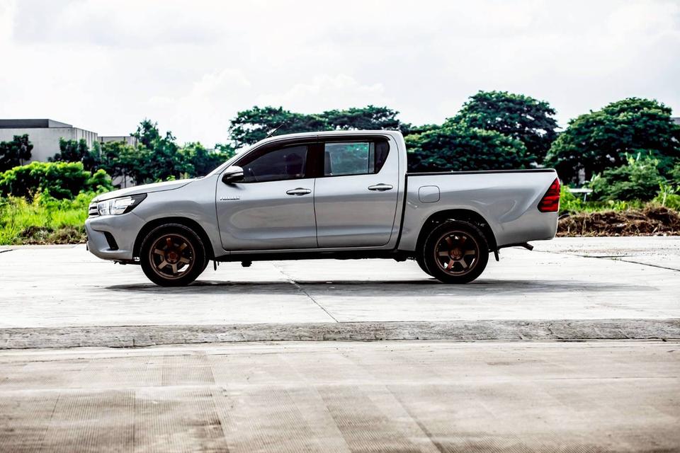 TOYOTA HILUX REVO 2.4 E DOUBLE CAB สีเทา ปี 2017  10