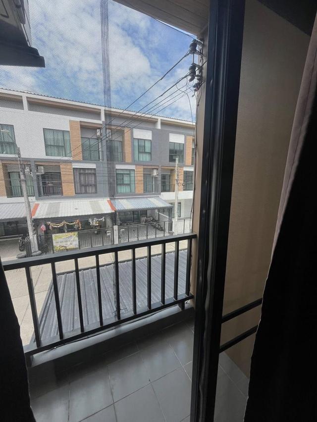 🏢✨ ให้เช่าด่วน! ทาวน์โฮม 3 ชั้น Trio ร่มเกล้า 197 ตร.ม. 2 นอน 3 น้ำ ธุรกิจ/อยู่อาศัยได้ 🔑 22,000 บาท/เดือน 9