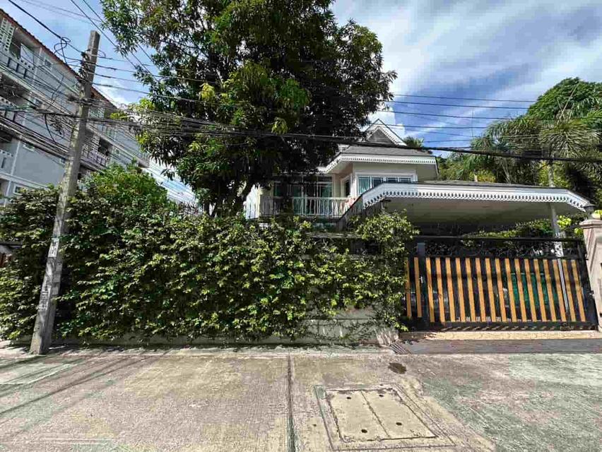 ขาย/ให้เช่า บ้านเดี่ยว – ซอยแบริ่ง 26 (Fantasia Villa) บ้านมุมโครงการ บรรยากาศสงบ 8