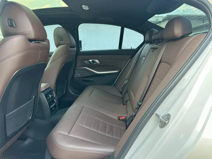 BMW 330e M Sport LCI (G20) 2023 • Mileage: 25,000 km . 💵 ราคาเพียง 1,750,000 THB รูปที่ 14