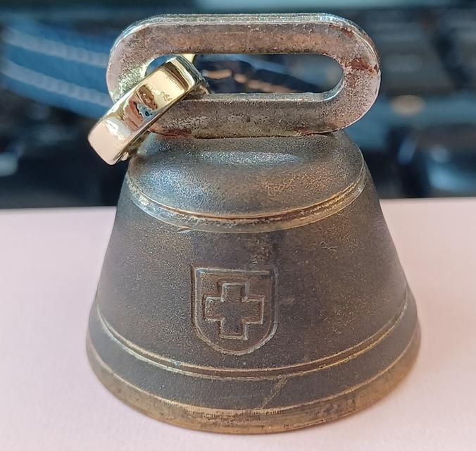 กระดิ่งวัวสวิส สัญลักษณ์สวิตเซอร์แลนด์ เนื้อเหล็กหล่อสีทองเหลือง ของที่ระลึกจากสวิตเซอร์แลนด์