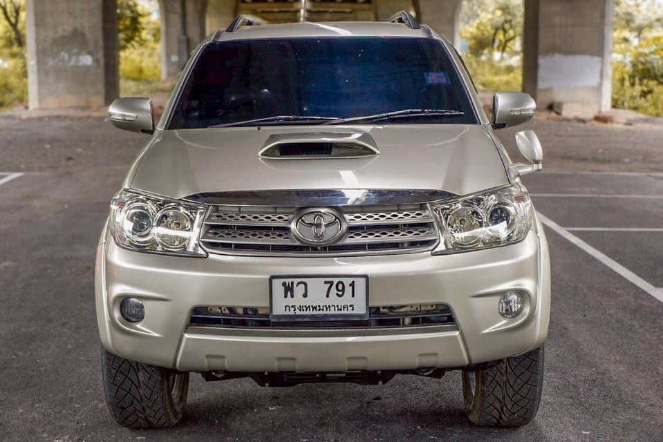 Toyota Fortuner 3.0V เกียร์ Auto 4WD สีบรอนซ์ทอง ปี 2005