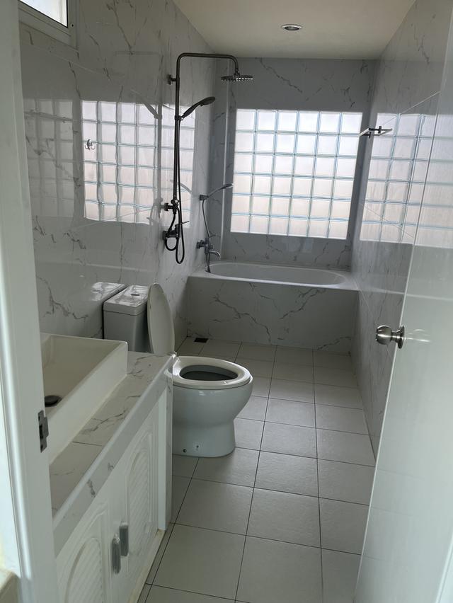 อาคารพาณิชย์ ทำเลโคตรดี ห้องมุม 4ชั้นครึ่ง 36 ตรว. 4 ห้องนอน 4ห้องน่ำ1ชั้นลอย พร้อมพื้นที่ว่างด้านข้าง 16