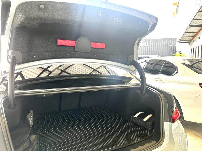 BMW 330e Plug-in Hybrid M SPort (LCI) ปี2023 จดปี 24 ไมล์น้อย 15