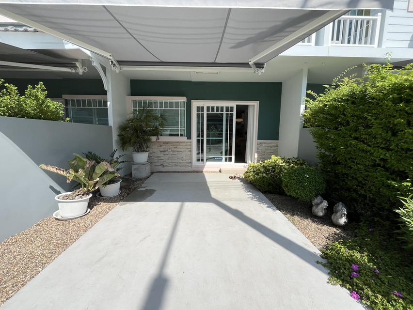 ให้เช่าทาวน์โฮมสองชั้น 2 ห้องนอน 3 ห้องน้ำ 1 ห้องรับแขก 1 ห้องครัว 1 ที่จอดรถ ขนาดที่ดิน 20 ตรว. พื้นที่ใช้สอย 89 ตรม. ให้เช่าราคา 20,000 20