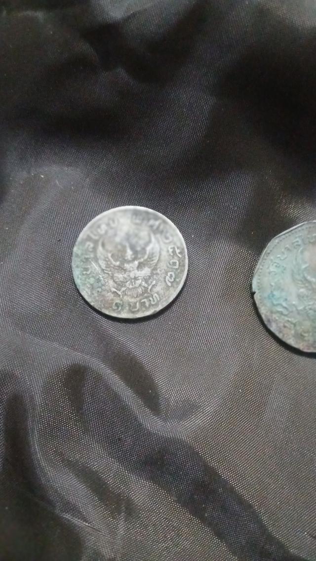 เหรียญ 1 บาท ปี17ครับ