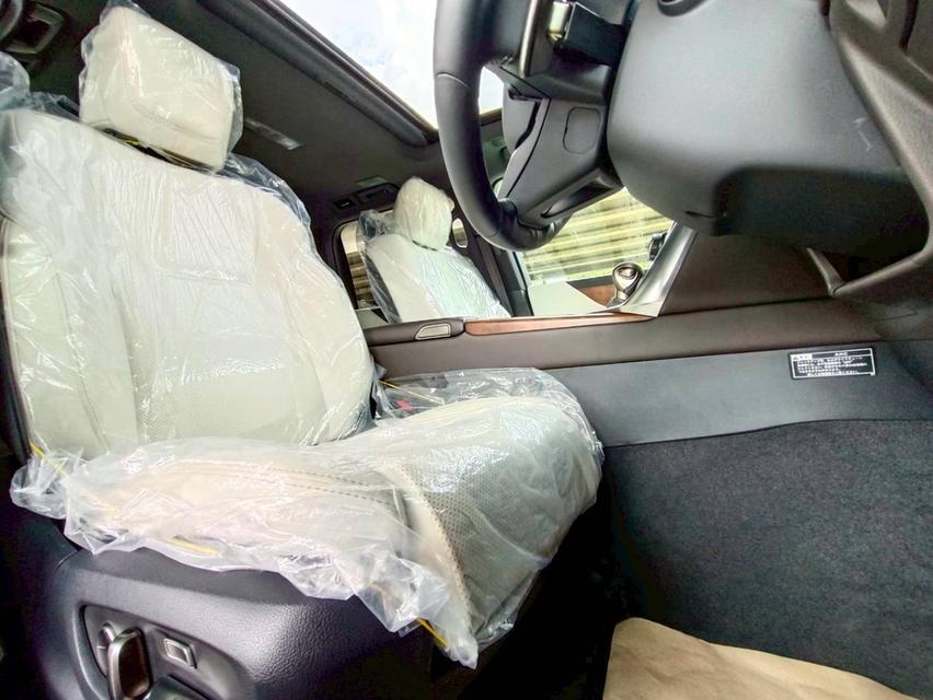 รหัสรถ PEAT53 LEXUS LX600 7 seat เครื่อง 3.5 turbo 415 แรงม้า 10