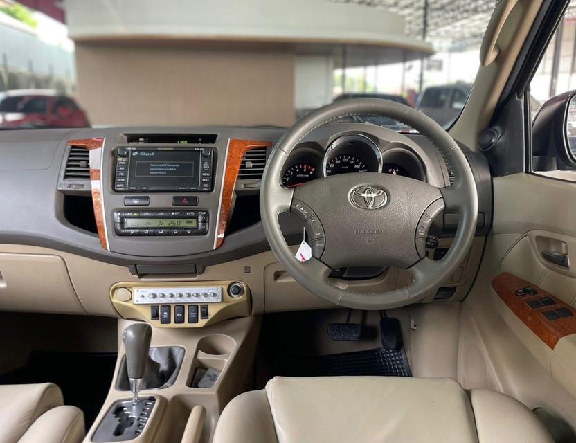 TOYOTA FORTUNER 3.0V 4WD 2010  7