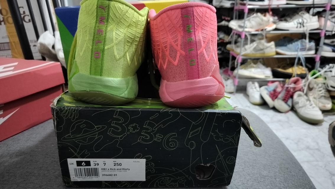 รองเท้ามือ2 3