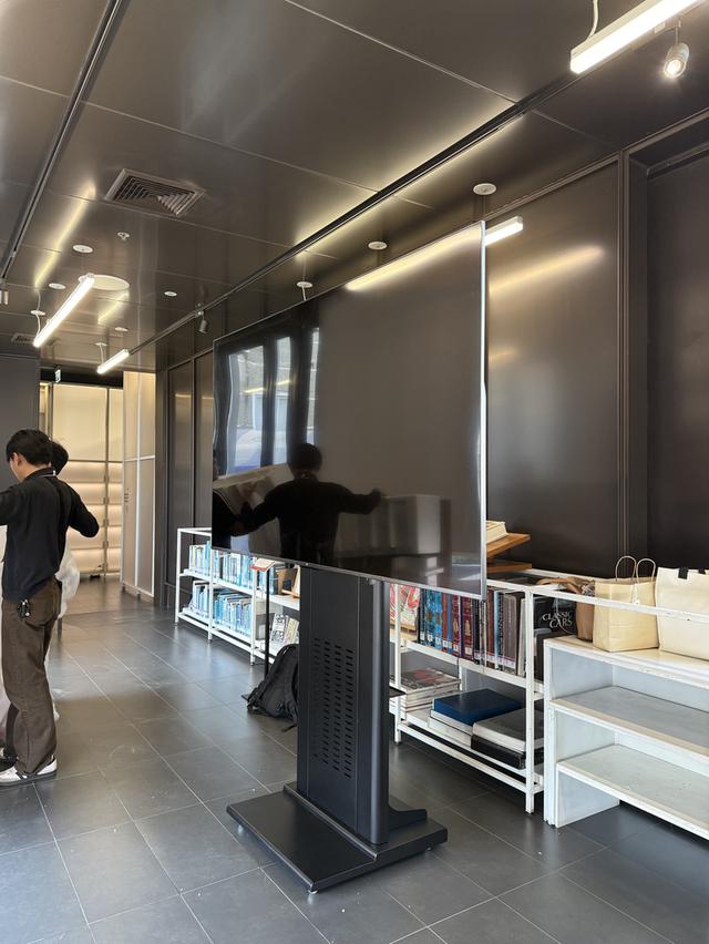 จำหน่าย ขาตั้งทีวี ฟรีอุปกรณ์พร้อมสำหรับการติดตั้ง วัสดุขาตั้งทีวีเป็นเหล็ก แข็งแรง มาพร้อมล้อเลื่อน รูปที่ 3