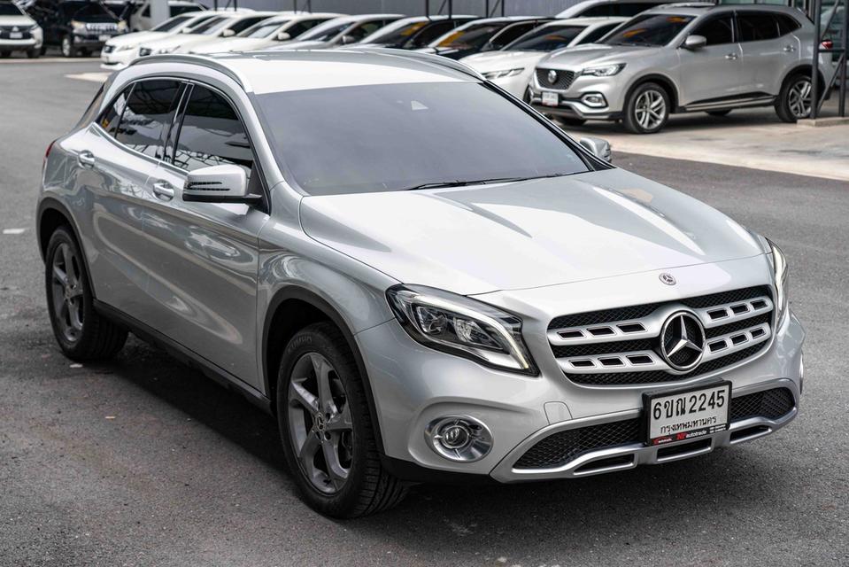 (แจ้งรหัสรถ NP2245) 🚘 BENZ GLA200 URBAN 2018