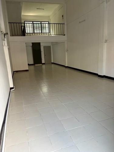 U1392 ให้เช่าอาคารพาณิชย์ 3 ชั้น ถนนเสรีไทย บ้านเปล่า ทำเลดีเดินทางสะดวกเข้าออกได้หลายทาง 8