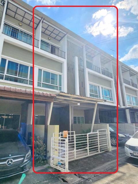 ใกล้รถไฟฟ้า MRT สถานีสัมมากร เพียง 700 ม. ให้เช่าทาวน์เฮาส์หรู 3 ชั้น รามคำแหง 140–146 1