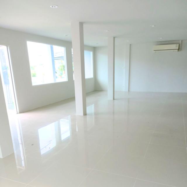 บ้านหลังใหญ่ โปรพิเศษเหลือเพียง 3.2 ล้านบาท 2