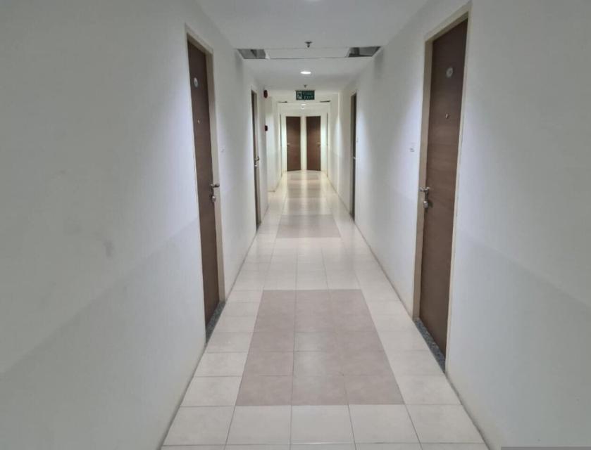 Sell by owner hard up for cash 750 m from MRT. 5