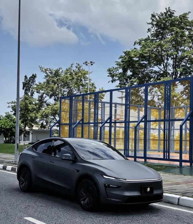 2025 Tesla Model Y long range AWD ** LAUNCH SERIES ** Limited Edition รูปที่ 5