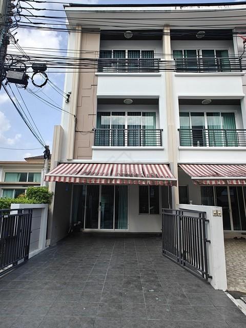 ขายทาวน์โฮม3ชั้นหลังมุม3นอนย่านนาคนิวาสลาดพร้าว71 บ้านกลางเมืองลาดพร้าว71ใกล้MRTลาดพร้าว71