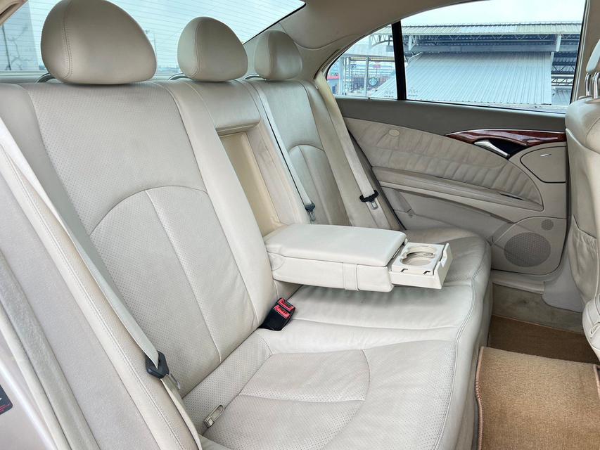 Mercedes-Benz E200 Kompressor 1.8L Elegance (W211) รถมือเดียวออกห้างป้ายแดง สภาพสวยพร้อมใช้งาน 5