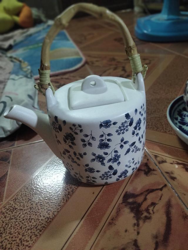 กาน้ำชา ลายดอกไม้หูทำจากไม้ไผ่