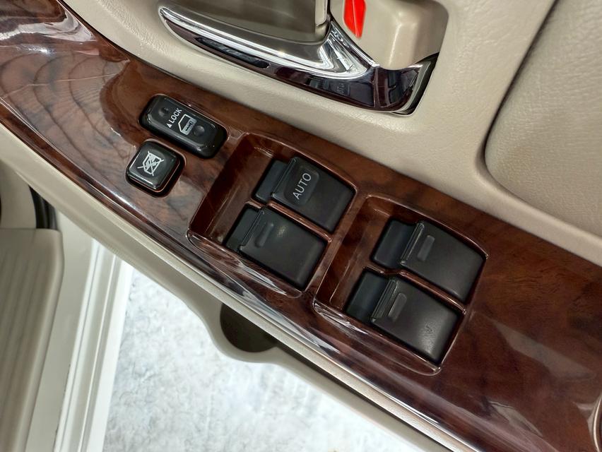 2011 TOYOTA INNOVA 2.0V 12