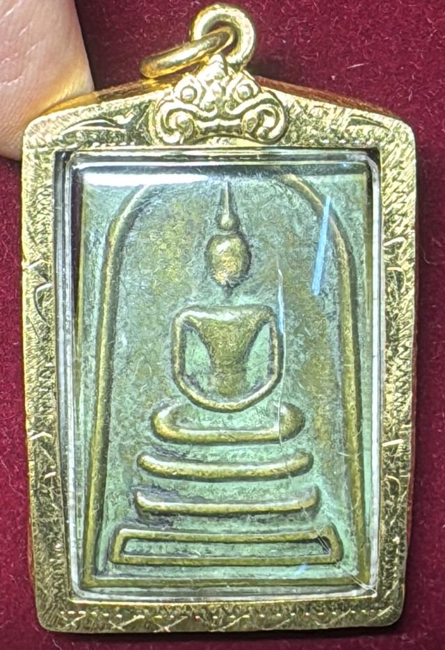 หลวงพ่อพรหม วัดช่องแค นครสวรรค์ เพรียญหล่อพิมพ์พระสมเด็จ เนื้อโลหะผสม ในเลี่ยมกรอบทองไมครอนพร้อมใช้