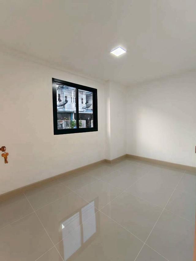 หมู่บ้านดิเอมเมอรัลด์พาร์ค2 ทำเลชัยพฤกษ์ ราชพฤกษ์ทาวน์เฮ้าส์ 2 ชั้น หลังมุม ถนนเมน 16