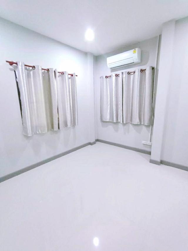 คลอง5 ธัญบุรี บ้านเดี่ยว มาร์เก็ตวิลเลจ รังสิต 2.9 กม. หลังมุม 50 ตร.วา.200 ตร.ม.รร.นานาชาติสยาม 4.2 กม. 3 นอน 3 น้ำ 6