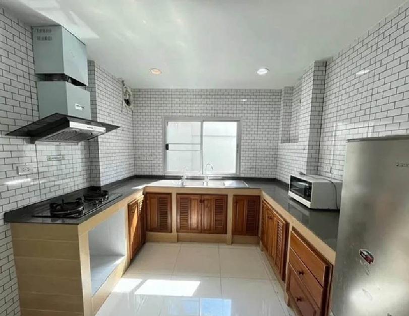 ให้เช่า บ้านเดี่ยว 2 ชั้น / ทำเล ซอยลาดพร้าว 41 / ใกล้ รถไฟฟ้า สถานี ภาวนา / แอร์ 4 เครื่อง / เฟอร์นิเจอร์บางส่วน 5