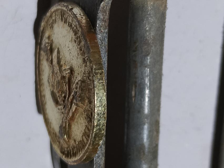 พระเครืองหลวงปูทวด วัดช้างให้ ปี 05 เนื้อออลูมิเนียมสายปิ่นโต่ รูปที่ 3