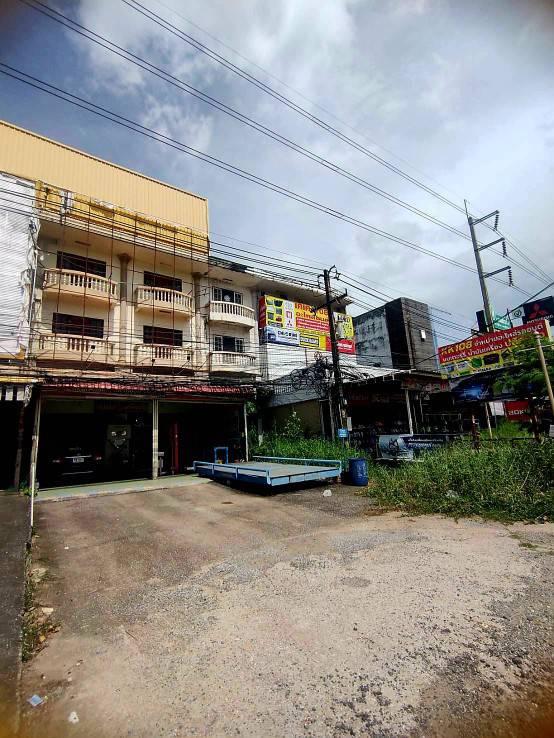 อาคารพาณิชย์ 2 คูหา  3.5 ชั้น  มีดาดฟ้า  อุดรธานี ติดถนนมิตรภาพ 3
