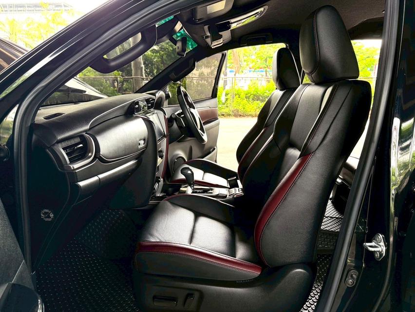 ขายรถ Toyota Fortuner 2.8 Legender 2WD ปี 2022 สีดำ เกียร์ออโต้ 11
