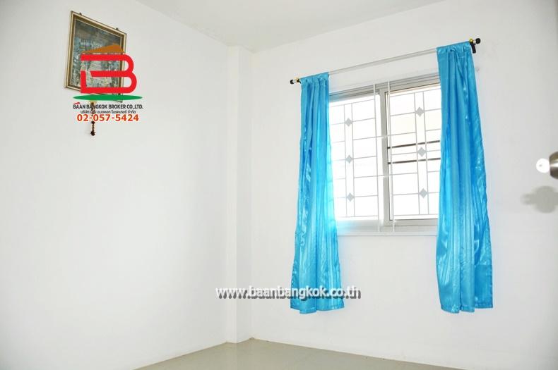 ทาวน์เฮาส์ หลังริม หมู่บ้าน ลานมณี ซอยสายไหม 55 เนื้อที่ 31.4 ตรว. ถนนสายไหม แขวงสายไหม เขตสายไหม กรุงเทพฯ 11