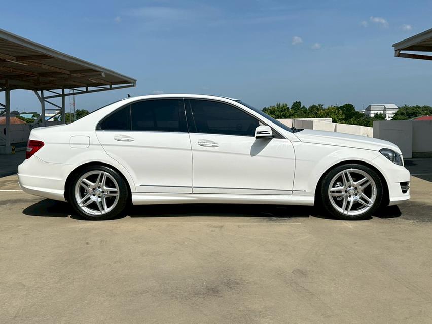 Mercedes-Benz C250 CGI 1.8L BlueEFFICINEY AMG (W204) รถมือเดียวออกห้างสภาพสวยพร้อมใช้งาน