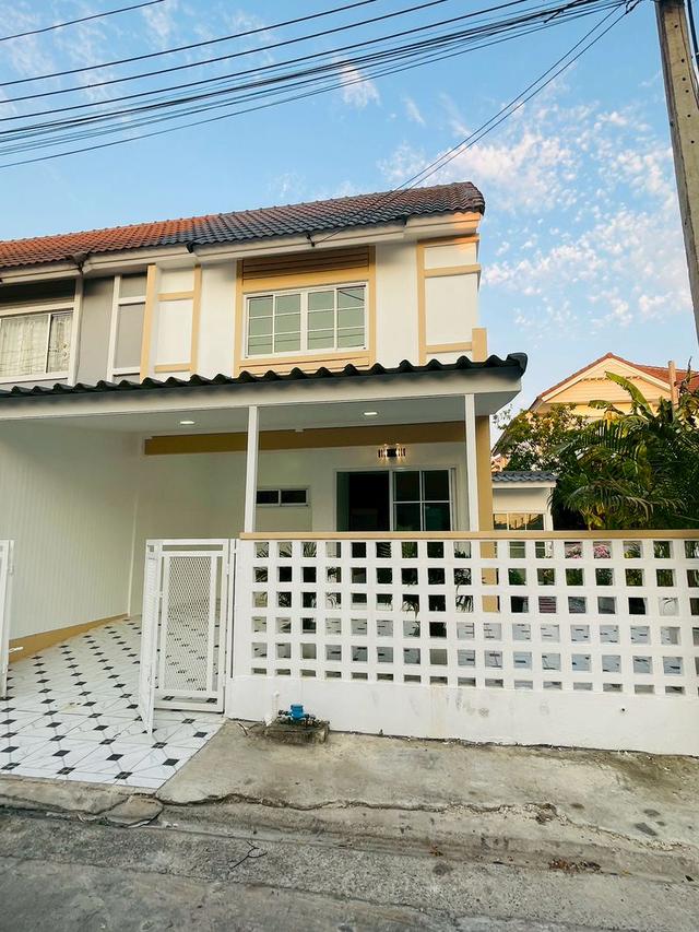 พฤกษา45 ถนนวัดลาดปลาดุกทาวน์เฮ้าส์ 2 ชั้น หลังมุม ตกแต่งใหม่พร้อมอยู่ มีพื้นที่ด้านข้าง พร้อมจัดสวนหิน ต้นสายรถเมล์ไปตลาดบางใหญ่ 2