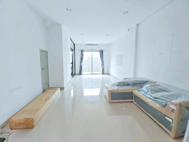 ให้เช่าทาวน์โฮม 3 ชั้น ถ.เทพรักษ์ พหลโยธิน BTSสะพานใหม่ 2.3กม. ใหญ่มาก 4-5นอน 3น้ำ MRTลาดปลาเค้า 25ตร.วา 285 ตร.ม. BTSสา 3
