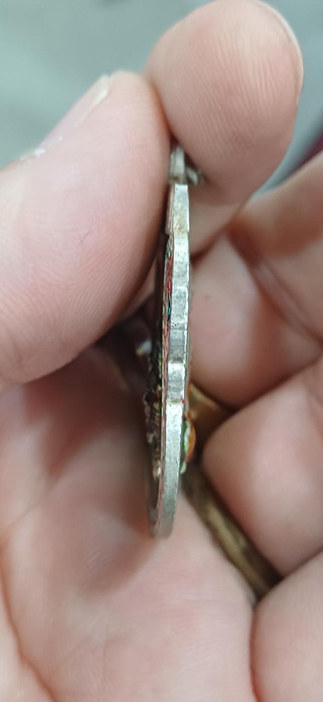 เหรียญเสมาหลวงพ่อเปิ่น วัดบางพระ ไหว้ครูปี42 เนื้อเงินลงยา รูปที่ 3