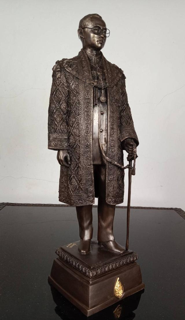 579.พระบรมรูปหล่อในหลวงรัชกาลที่ 9 พระบาทสมเด็จพระปรมินทรมหาภูมิพลอดุลยเดช (รมดำ) 7