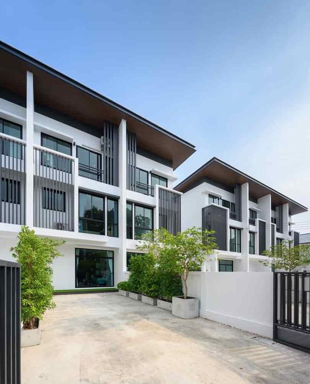 ขายทาวน์โฮม 3 ชั้น สไตล์โมเดิร์น – ซอยสตรีวิท 29 ราคาพิเศษ เริ่มต้นเพียง 6,990,000 บาท 1