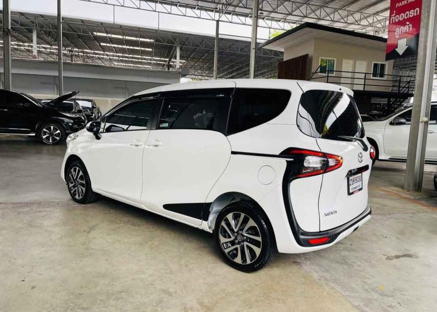 TOYOTA SIENTA ปี 2020 สีขาวสภาพดี 3