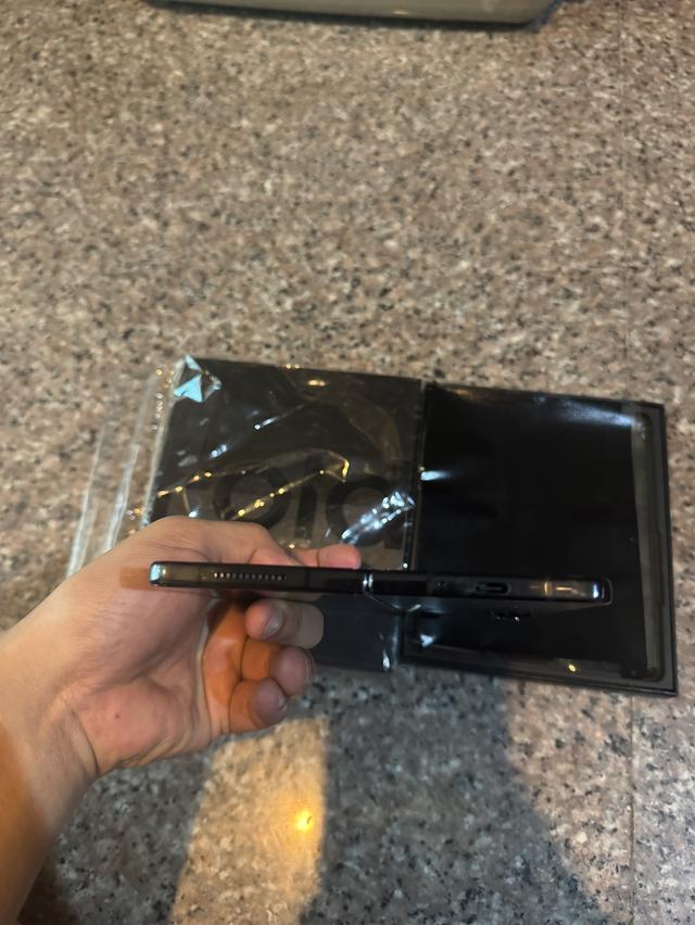 ขายSamsungFold4สีPhontom Black256กิ๊กสูนTrueมีกล่องอีมี่ตรงไร้รอยตกใช้งานดีถูกๆ 4
