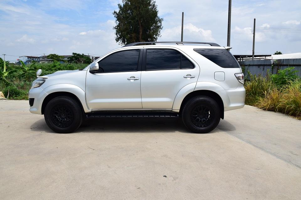 รถครอบครัว SUV ฟรีดาวน์ TOYOTA FORTURNER 3.0V คอมมอลเรลดีเซล VN-TURBO ออโต้เบาะหนังไฟฟ้า แอร์จอ แอร์หลังคา แม็กสวยยางใหม่ จอทัสกรีนโทร095740122ไลUTBP รูปที่ 9