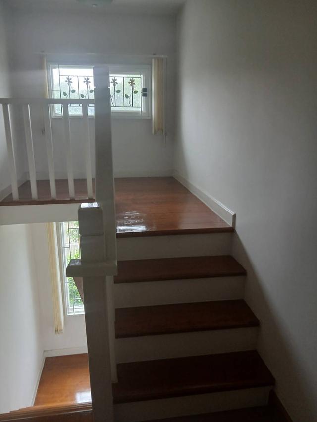 ให้เช่าบ้านเดี่ยว 2 ชั้น : 56 ตรว.  3 ห้องนอน 3 ห้องน้ำ ถนนบ้านกล้วย-ไทรน้อย บางบัวทอง นนทบุรี ตรงข้ามสนามเด็กเล่น ฟิตเนต สวนสาธารณะหมู่บ้าน 15