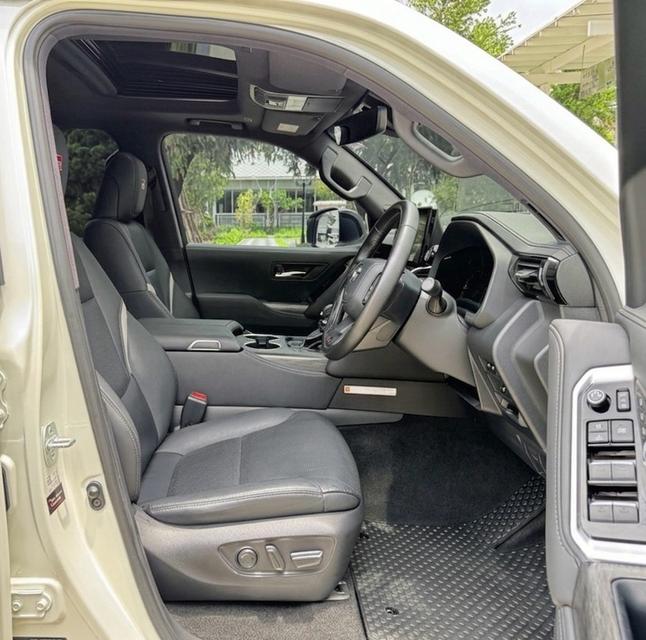 Toyota Land Cruiser LC300 GR Sport ปี 2022 รูปที่ 4