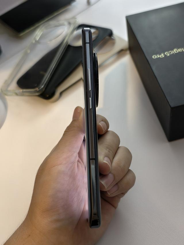 Honor magic 5 pro อุปกรณ์กล้องครบ