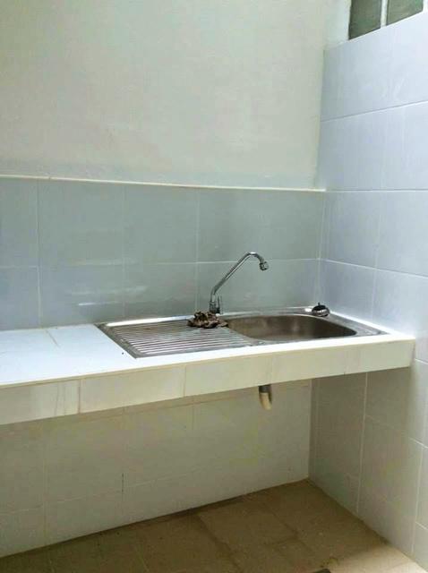 ตลาดเอกมัย 500 ม. ฟู้ดแลนด์ เพชรบุรี 300 ม.ให้เช่าตึกแถว 3 ชั้น 18 ตร.วา. 210 ตร.ม. 2 นอน 1 น้ำ อาร์ซีเอ 1.1 กม. 5