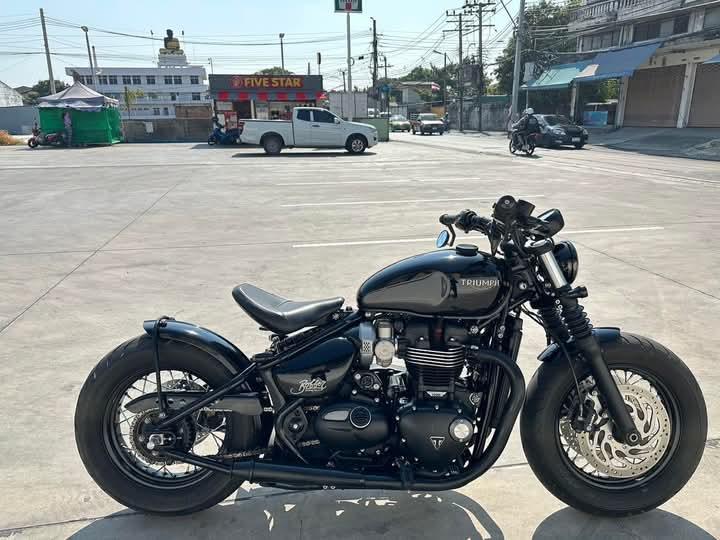 Triumph Bonneville Bobber 2018 1